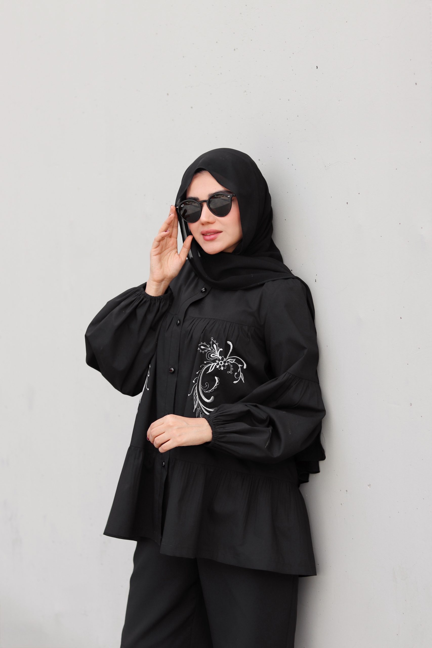 شومیز گلدوزی مشکی کد ۰۵۱۰۵